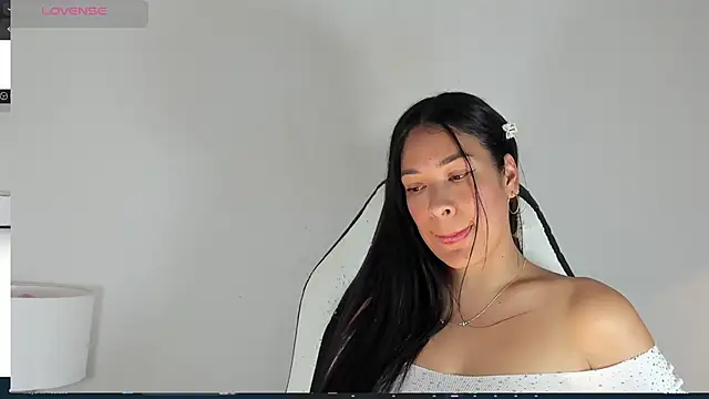 Snapshot of bella_hadid1_ chatting on 03.02.25 bella hadid1  online show from 03.02.25