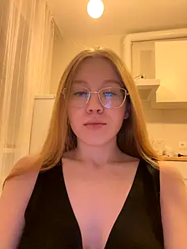 Eva Weyne online show from 10.26.25