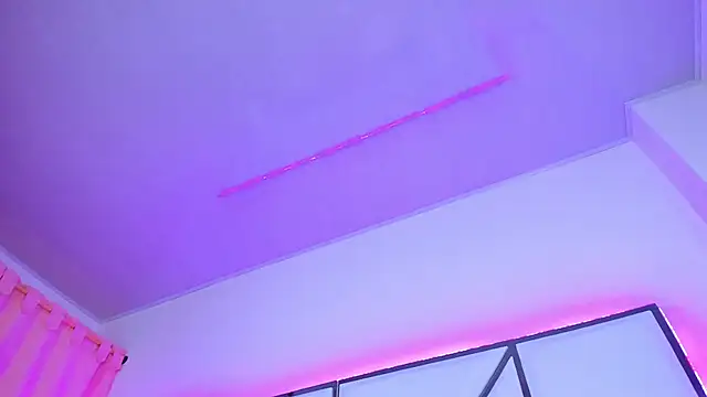 Snapshot of SarayRoyse chatting on 01.20.25 SarayRoyse online show from 01.20.25