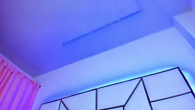 Snapshot of SarayRoyse chatting on 01.23.25 SarayRoyse online show from 01.23.25