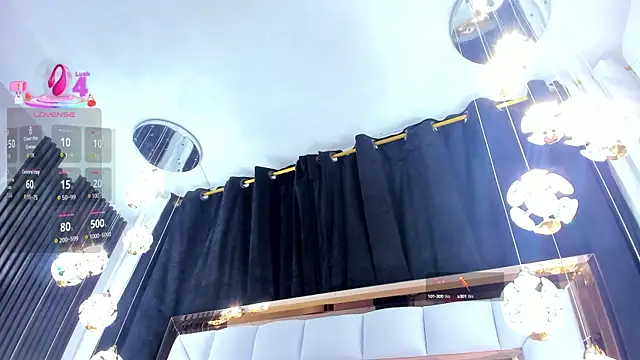 Snapshot of SarayRoyse chatting on 09.12.25 SarayRoyse online show from 09.12.25