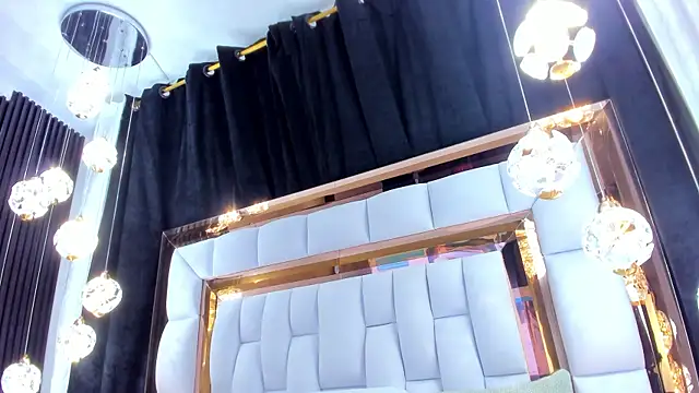 SarayRoyse online show from 10.30.25