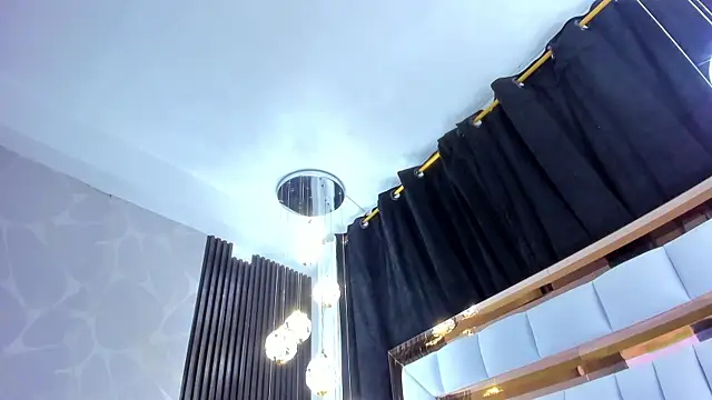 SarayRoyse online show from 12.04.25