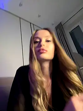 Snapshot of Sweet__Milly chatting on 10.24.25 Sweet  Milly online show from 10.24.25