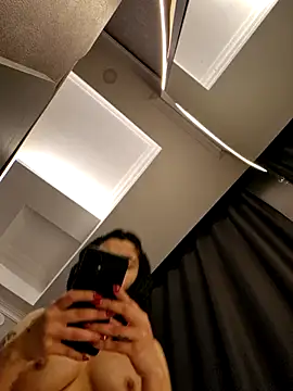 Snapshot of Esmertarcinim chatting on 02.25.25 Esmertarcinim online show from 02.25.25