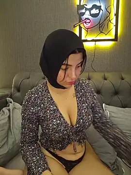 Snapshot of Esmertarcinim chatting on 12.19.25 Esmertarcinim online show from 12.19.25