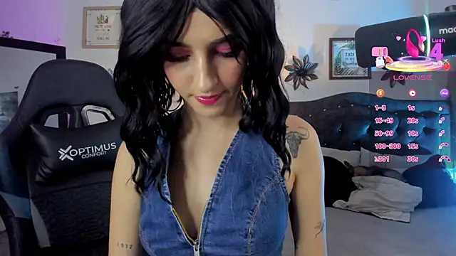 Snapshot of devlin_violett chatting on 10.01.25 devlin violett online show from 10.01.25