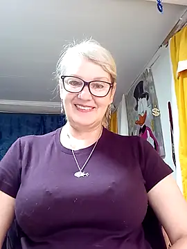 Snapshot of irinamaux chatting on 05.04.26 irinamaux online show from 05.04.26