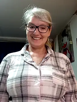 Snapshot of irinamaux chatting on 05.15.26 irinamaux online show from 05.15.26