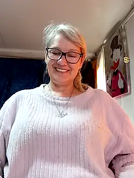 Snapshot of irinamaux chatting on 05.16.26 irinamaux online show from 05.16.26