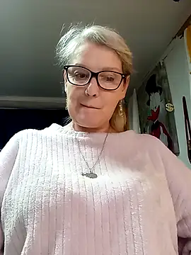 Snapshot of irinamaux chatting on 05.18.26 irinamaux online show from 05.18.26