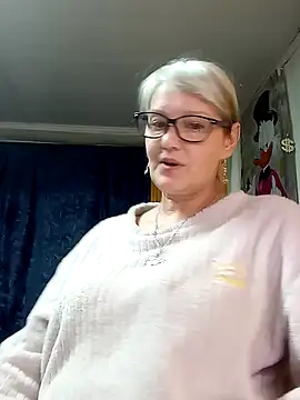 Snapshot of irinamaux chatting on 05.18.26 irinamaux online show from 05.18.26
