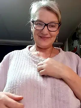 Snapshot of irinamaux chatting on 05.20.26 irinamaux online show from 05.20.26