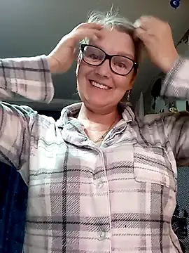 Snapshot of irinamaux chatting on 05.22.26 irinamaux online show from 05.22.26