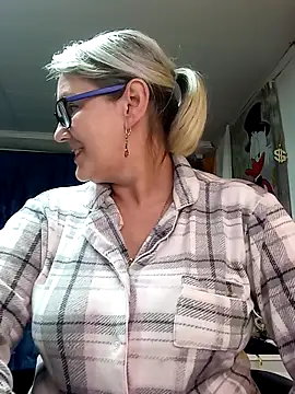 Snapshot of irinamaux chatting on 05.22.26 irinamaux online show from 05.22.26
