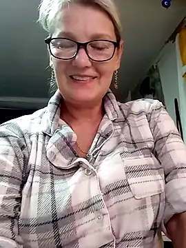 Snapshot of irinamaux chatting on 05.23.26 irinamaux online show from 05.23.26
