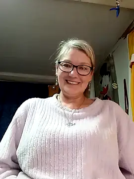 Snapshot of irinamaux chatting on 05.29.26 irinamaux online show from 05.29.26