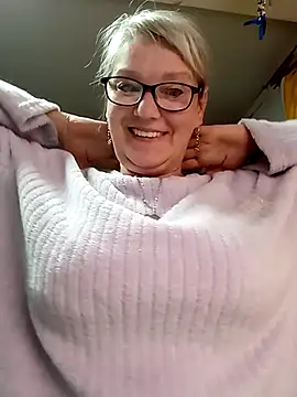 Snapshot of irinamaux chatting on 05.30.26 irinamaux online show from 05.30.26