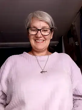 Snapshot of irinamaux chatting on 06.13.26 irinamaux online show from 06.13.26