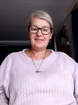 Snapshot of irinamaux chatting on 06.14.26 irinamaux online show from 06.14.26