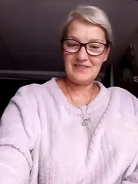 Snapshot of irinamaux chatting on 06.15.26 irinamaux online show from 06.15.26