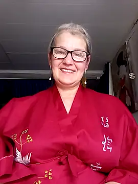 Snapshot of irinamaux chatting on 06.17.26 irinamaux online show from 06.17.26