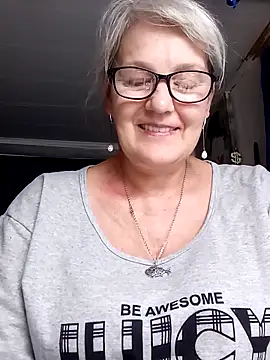 Snapshot of irinamaux chatting on 06.19.26 irinamaux online show from 06.19.26