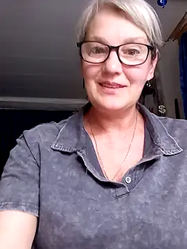 Snapshot of irinamaux chatting on 06.24.26 irinamaux online show from 06.24.26