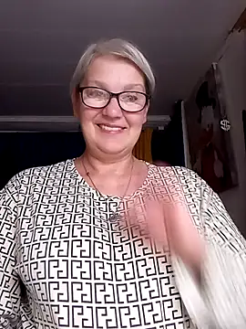 Snapshot of irinamaux chatting on 06.25.26 irinamaux online show from 06.25.26