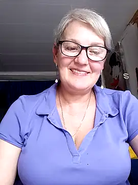 Snapshot of irinamaux chatting on 06.27.26 irinamaux online show from 06.27.26