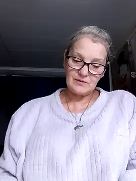 Snapshot of irinamaux chatting on 07.04.26 irinamaux online show from 07.04.26