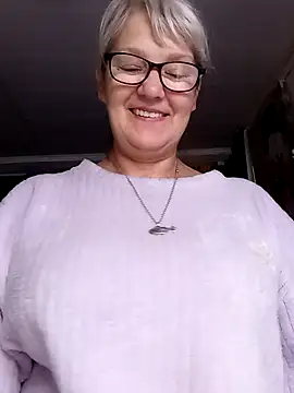 Snapshot of irinamaux chatting on 07.05.26 irinamaux online show from 07.05.26
