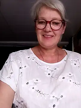Snapshot of irinamaux chatting on 07.14.26 irinamaux online show from 07.14.26