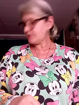 Snapshot of irinamaux chatting on 07.17.26 irinamaux online show from 07.17.26