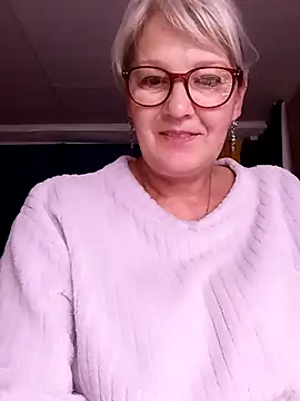 Snapshot of irinamaux chatting on 07.19.26 irinamaux online show from 07.19.26