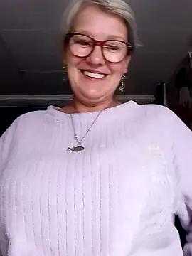 Snapshot of irinamaux chatting on 07.22.26 irinamaux online show from 07.22.26