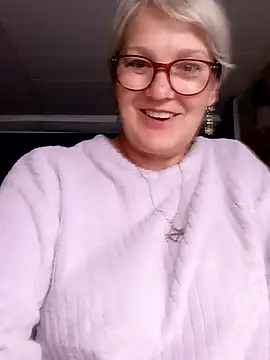 Snapshot of irinamaux chatting on 07.25.26 irinamaux online show from 07.25.26