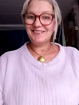 Snapshot of irinamaux chatting on 07.28.26 irinamaux online show from 07.28.26