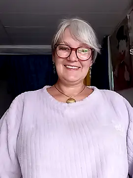 Snapshot of irinamaux chatting on 07.28.26 irinamaux online show from 07.28.26