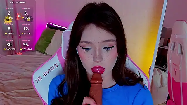 Snapshot of lexxxxxxi chatting on 11.25.25 lexxxxxxi online show from 11.25.25