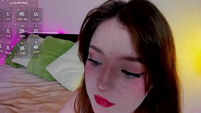 Snapshot of lexxxxxxi chatting on 12.14.25 lexxxxxxi online show from 12.14.25