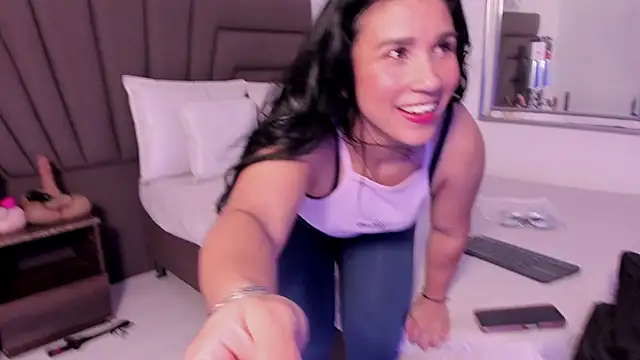 Sofi Perez  online show from 10.30.25