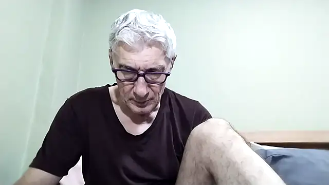 Snapshot of BIGUNCUTHARDCOCK chatting on 10.31.25 BIGUNCUTHARDCOCK online show from 10.31.25