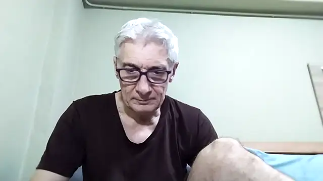 Snapshot of BIGUNCUTHARDCOCK chatting on 11.05.25 BIGUNCUTHARDCOCK online show from 11.05.25