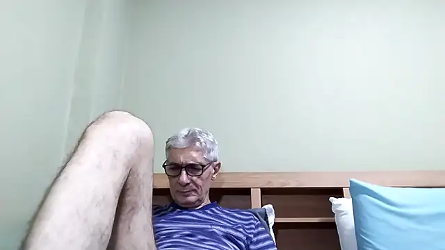 Snapshot of BIGUNCUTHARDCOCK chatting on 11.05.25 BIGUNCUTHARDCOCK online show from 11.05.25