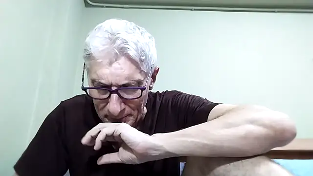 Snapshot of BIGUNCUTHARDCOCK chatting on 11.06.25 BIGUNCUTHARDCOCK online show from 11.06.25