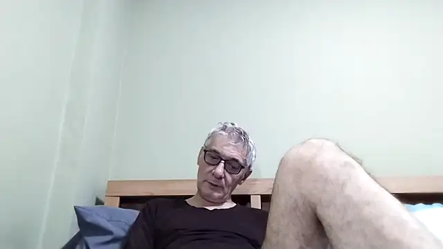 Snapshot of BIGUNCUTHARDCOCK chatting on 11.12.25 BIGUNCUTHARDCOCK online show from 11.12.25