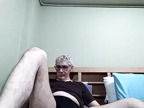 Snapshot of BIGUNCUTHARDCOCK chatting on 11.15.25 BIGUNCUTHARDCOCK online show from 11.15.25