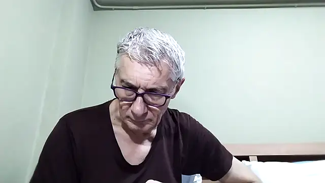 Snapshot of BIGUNCUTHARDCOCK chatting on 11.16.25 BIGUNCUTHARDCOCK online show from 11.16.25