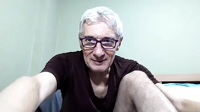 Snapshot of BIGUNCUTHARDCOCK chatting on 11.18.25 BIGUNCUTHARDCOCK online show from 11.18.25